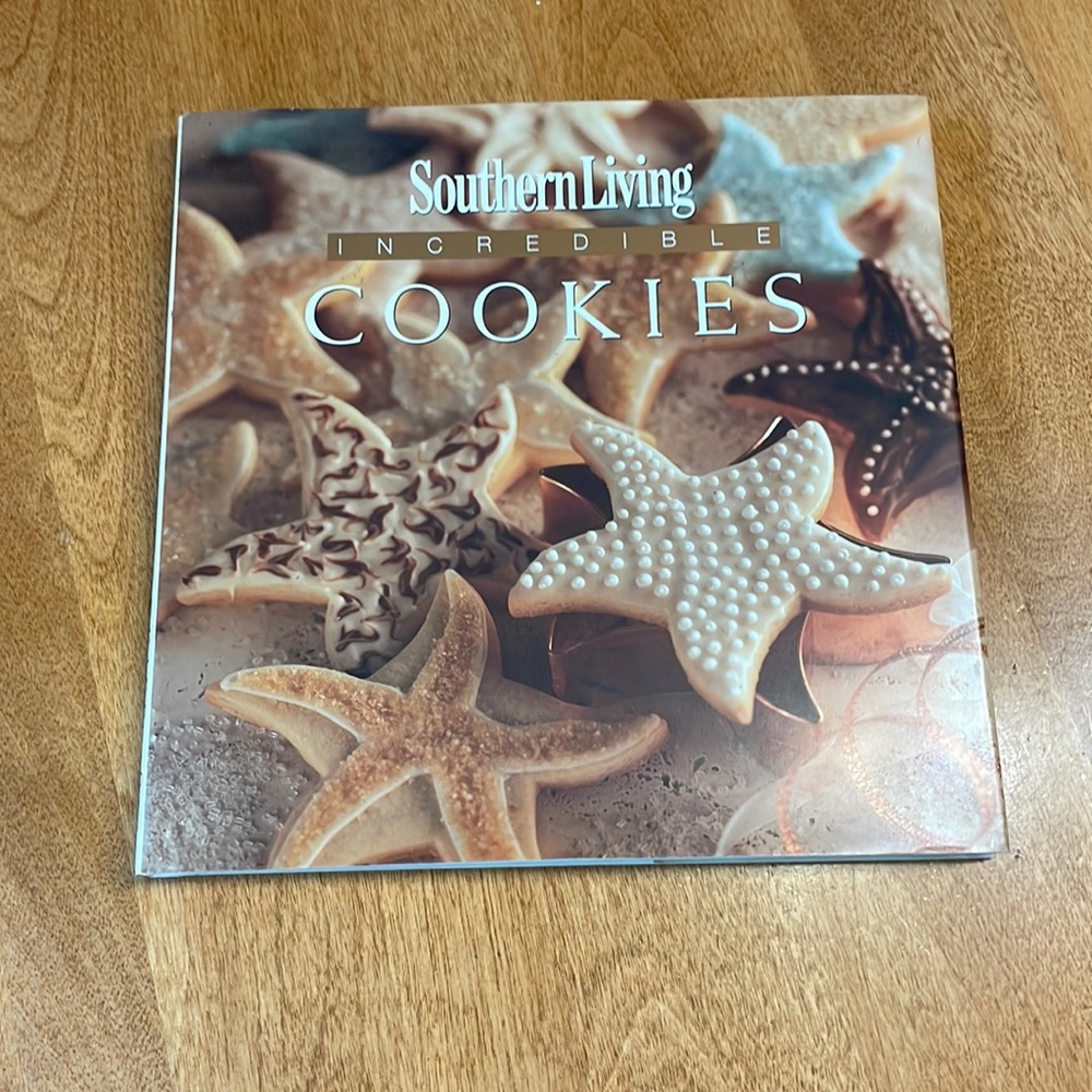 BNWT southern, living, incredible cookie, hard cover book